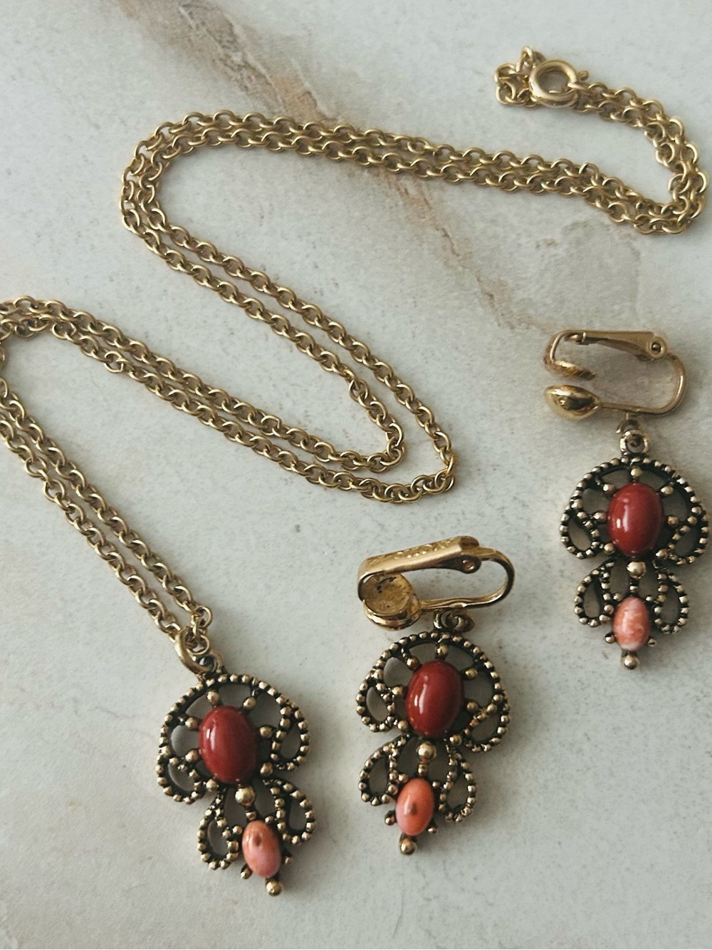 Vintage Avon Gold Tone Red Coral Pendant Necklace & Clip On Earrings Set